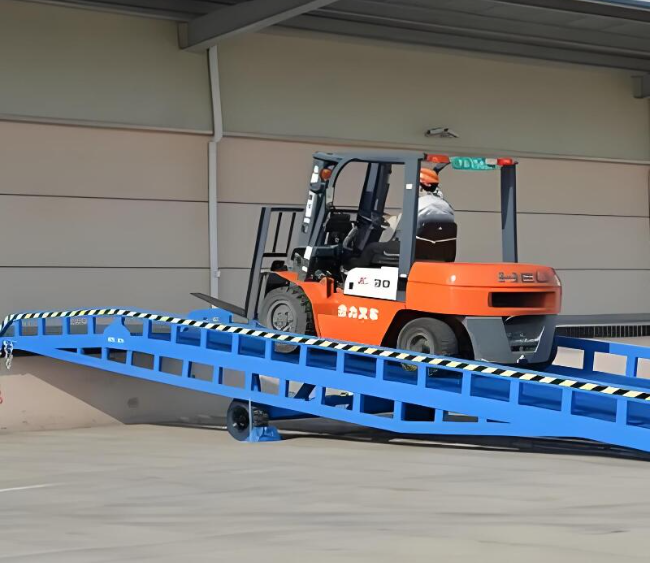 本号镇移动式卸货平台（叉车用）